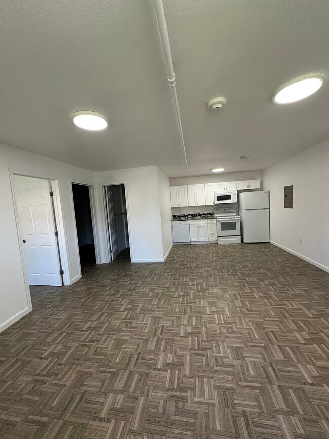 Building Photo - 1120 Montana St