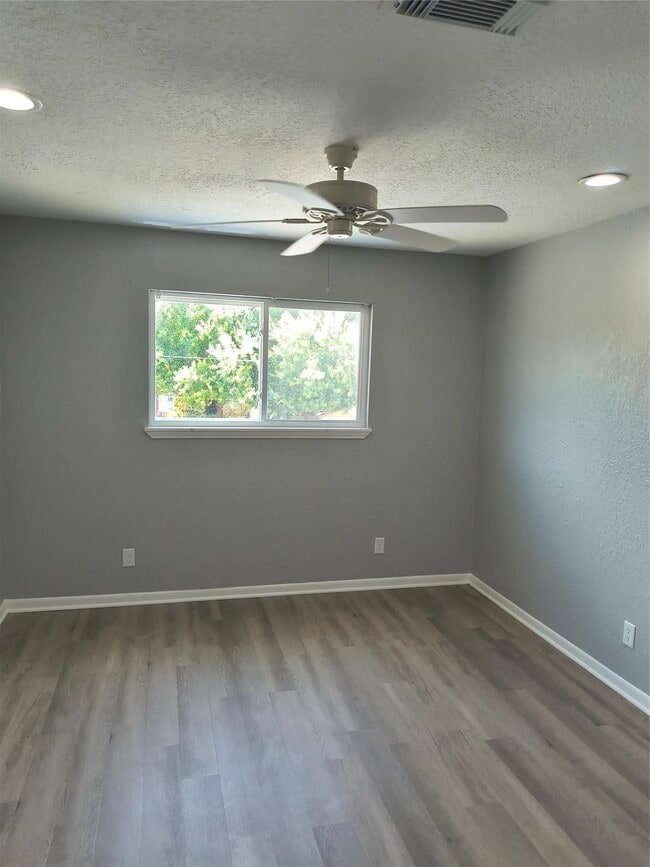 Photo - 2305 55th St Unidad 5