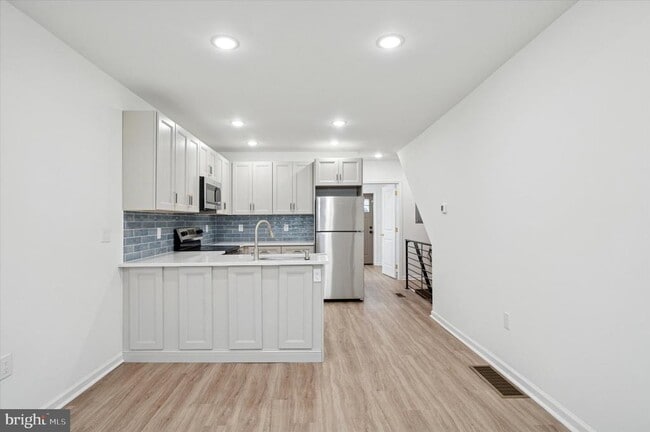 Photo - 2553 S Dewey St