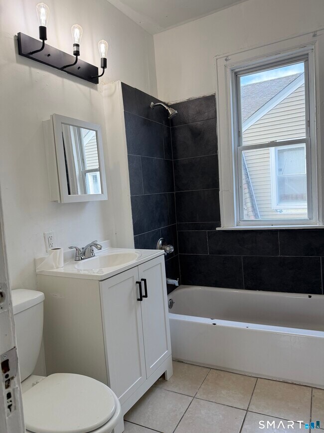 Photo - 502 Edgewood St