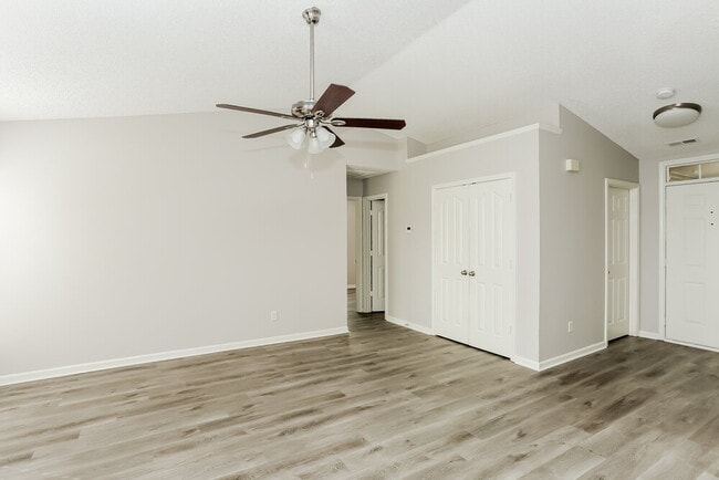 Photo - 1003 Salmon River Dr