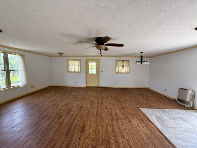 130 Cornerstone Ln