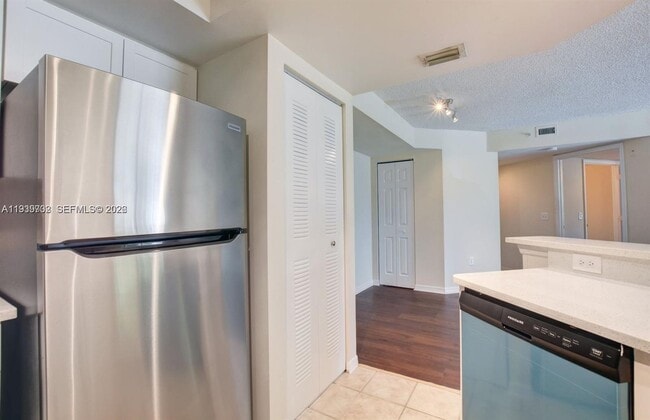 Photo - 4159 N Haverhill Rd Unit 1302