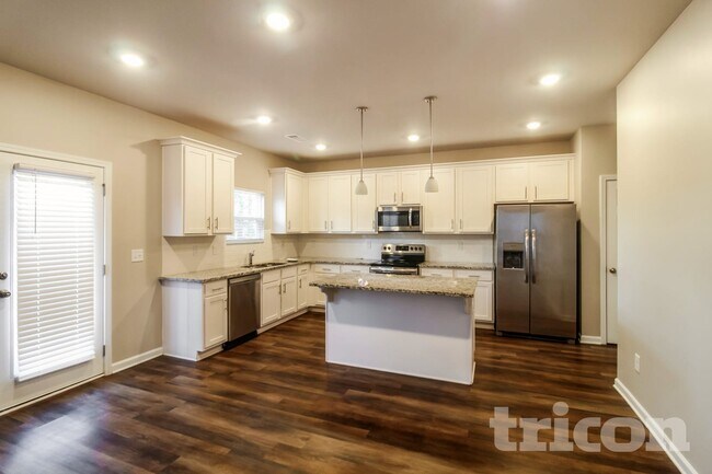 Photo - 2867 McKenzie Dr