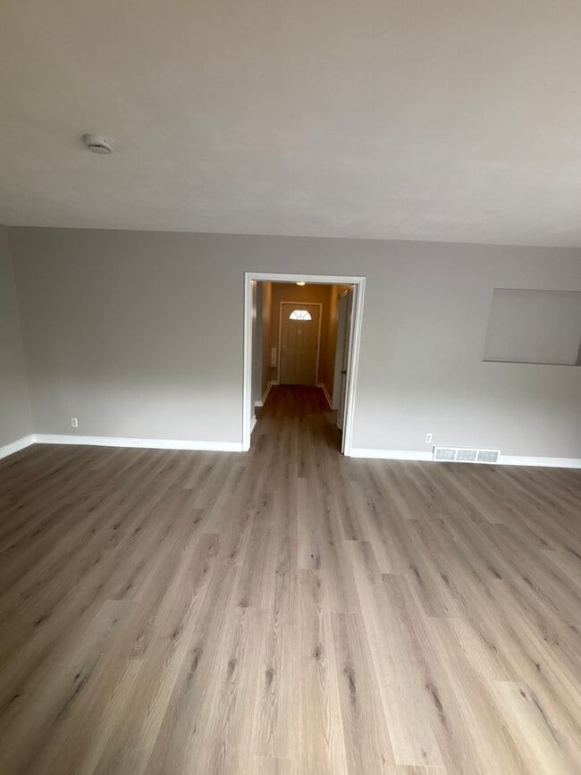 Photo - Spacious 4 bedroom 1 bathroom single family home