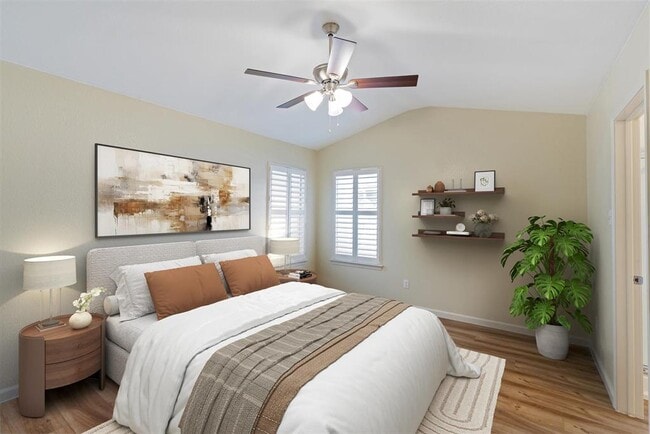 Photo - 5911 Steiner