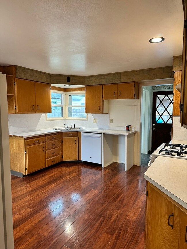 Building Photo - 3852 G St Unit Apt A