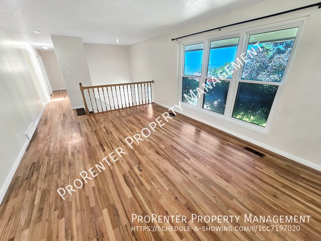 Photo - 1094 Beverly Way