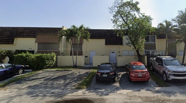 Building Photo - 3714 SW 60th Terrace
