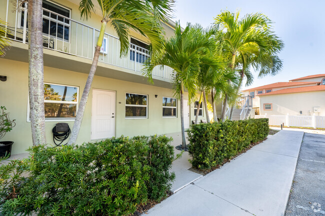 Building Photo - 2319 Tamarind Dr Unit 201 Rental