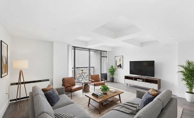 Building Photo - 70 E 91st St Unit 3A