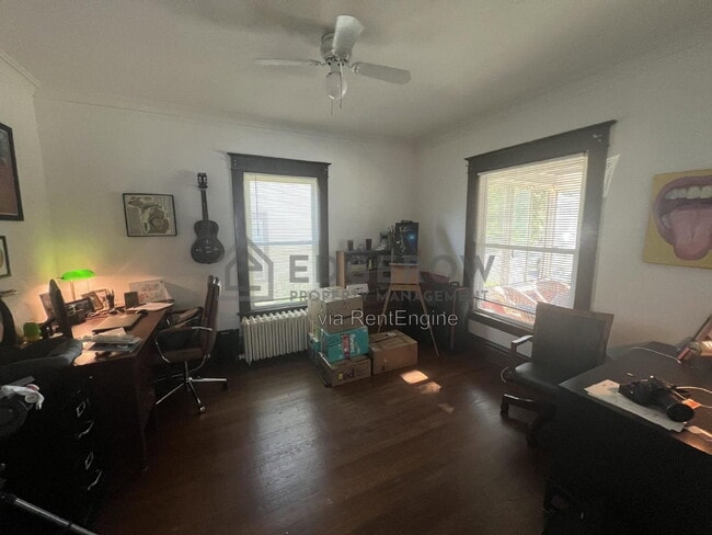 Photo - 1031 Tamarack Ave NW