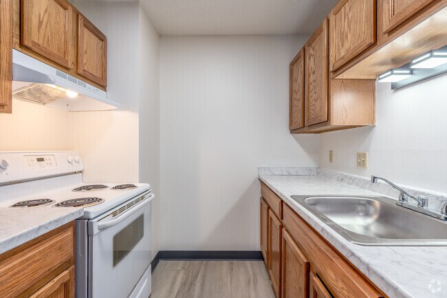 1BR, 1BA - 620SF - Kitchen