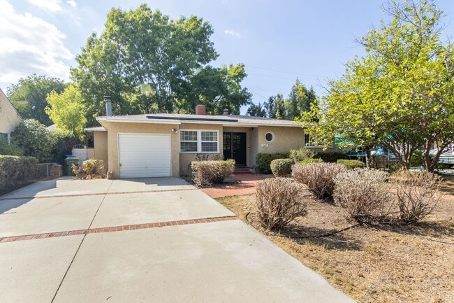 Photo - Bright & Inviting 3BR/2BA Home with Modern...