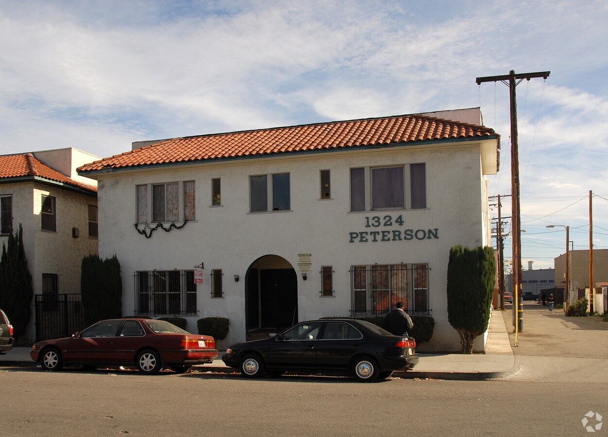 Photo - 1324 Peterson Avenue