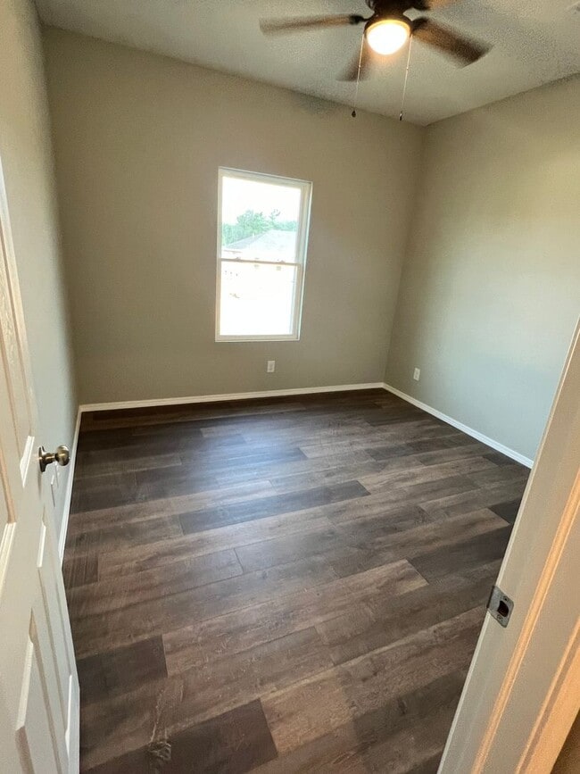 Photo - 3 bedroom 2 bath 2 car garage Bolivar MO
