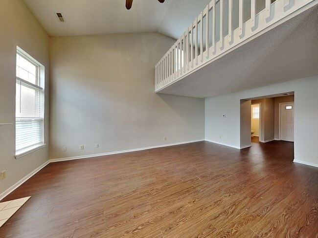 Photo - 10304 Liverpool Way