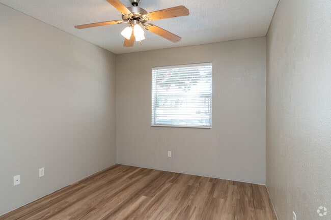 2BR, 1BA - 648SF