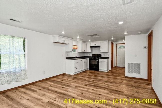 Photo - 2518 N Weller Ave