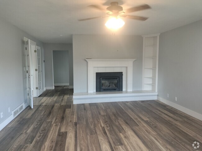 Building Photo - D323AB Unit #A Rental