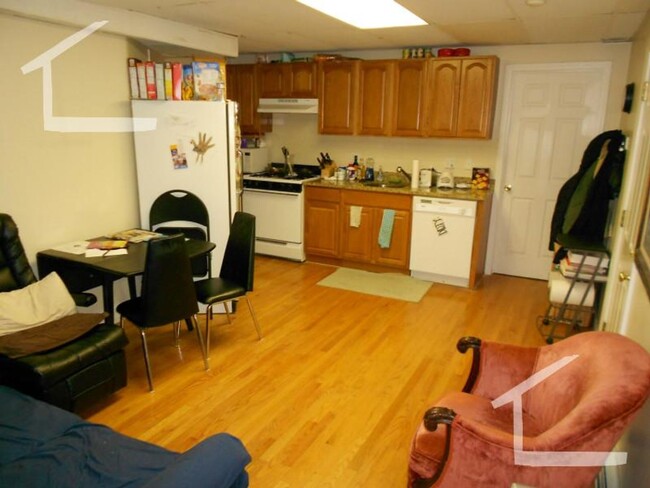 Central BU Location. Steps from Campus, La... - Central BU Location. Steps from Campus, La... Condo