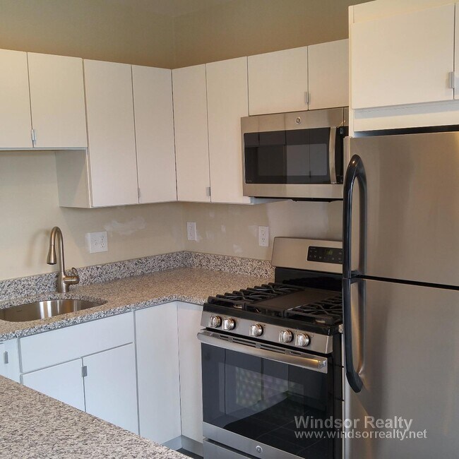 Building Photo - 102 Morrison Ave Unit 3