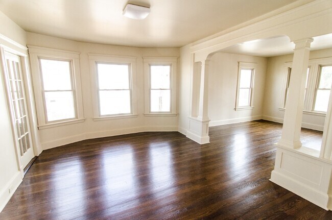 Photo - 31 Lexington Ave