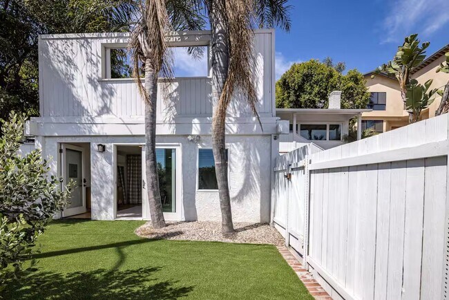 Photo - The Costa Beach Bungalow - Entire guesthouse in Malibu, California, United States