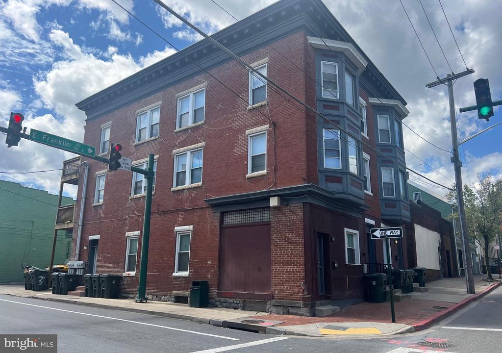 Photo - 145 E Franklin St