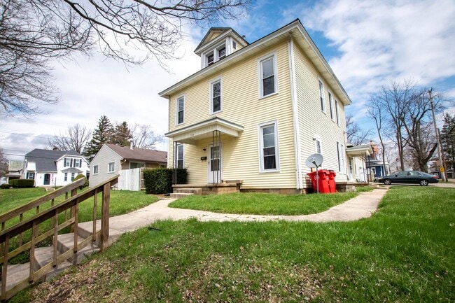 Photo - 138 N Madison Rd Unit A