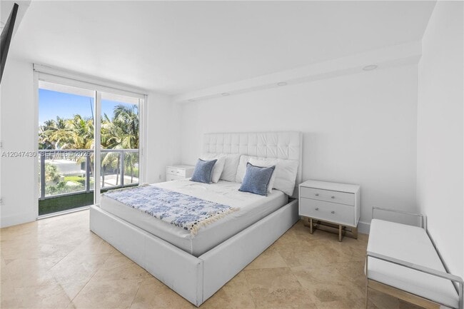 Photo - 2457 Collins Ave Unit 406
