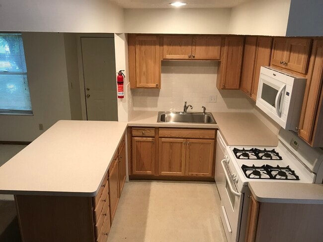 Building Photo - 67 Chittenden Ave Unit A