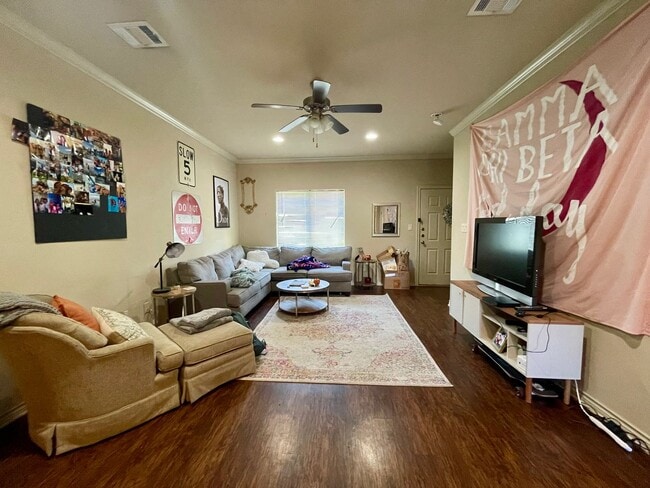 Photo - BEAUTIFUL 2/2.5 in Gateway Villas! August ...