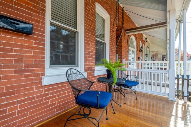 Photo - 537 N Mary St