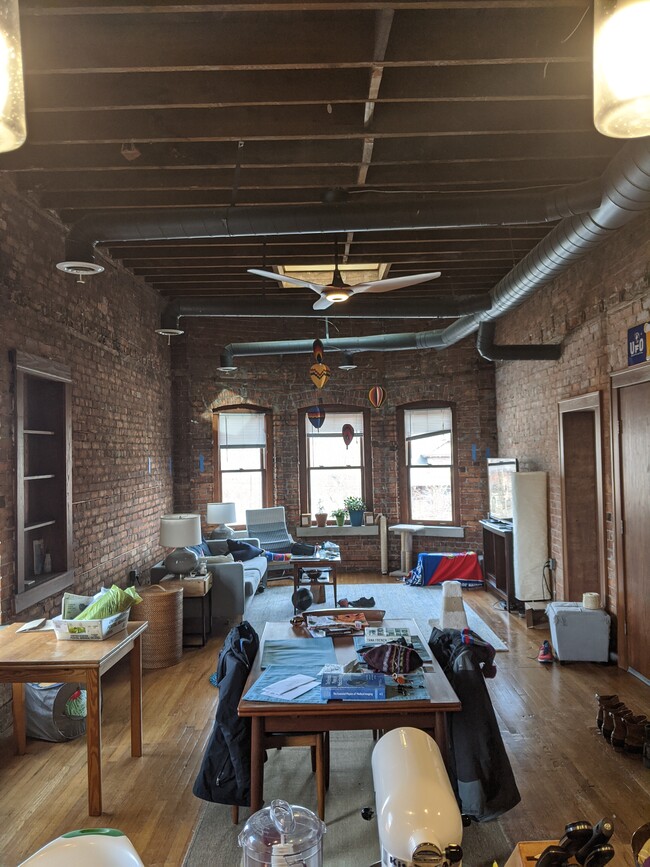 Main Living/Dining Area - 3933 Trumbull St Unit 6