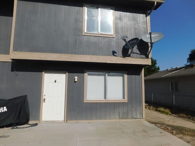 Building Photo - 3 Bed 2 Bath Townhome