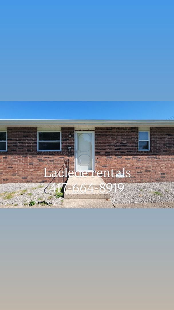 Building Photo - 2 BEDROOM 1 BATHROOM APARTMENT FOR RENT
