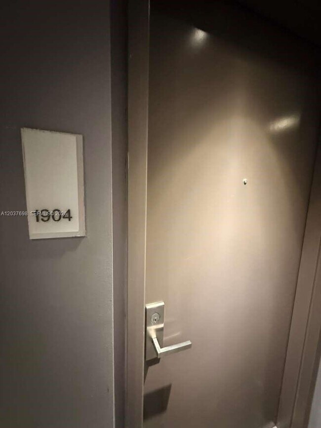 Photo - 1300 Brickell Bay Dr Unidad 1904