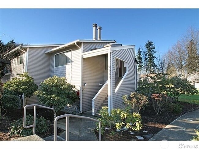 Building Photo - 2Bd/1Ba Kirkland Condo Unit 508