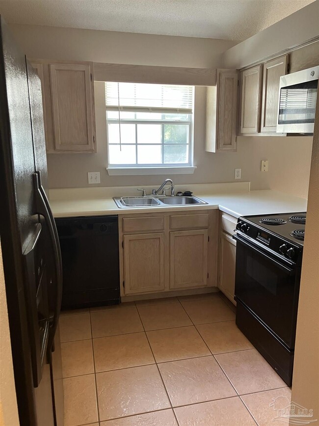 Photo - 1653 Governor's Dr