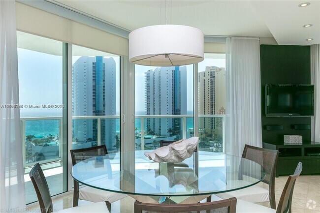 Building Photo - 200 Sunny Isles Blvd Unit 2-1505 Rental