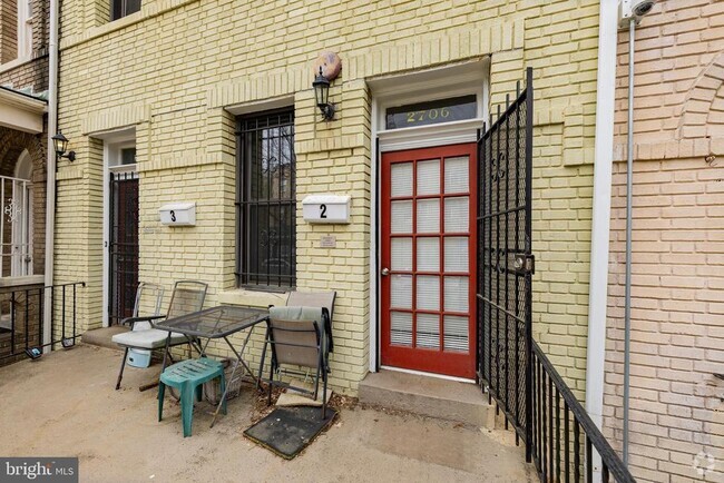 Building Photo - 2706 Ontario Rd NW Unit 2 Rental