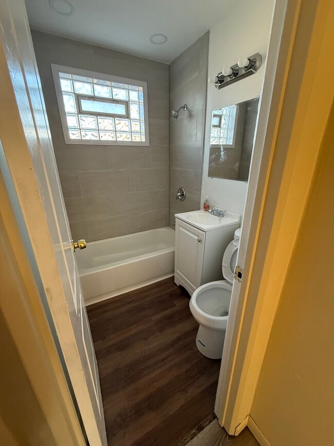 Photo - 7616 Howard Ave