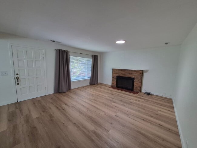 Photo - 16516 15th Ave NE Unit 16516 15th Ave NE