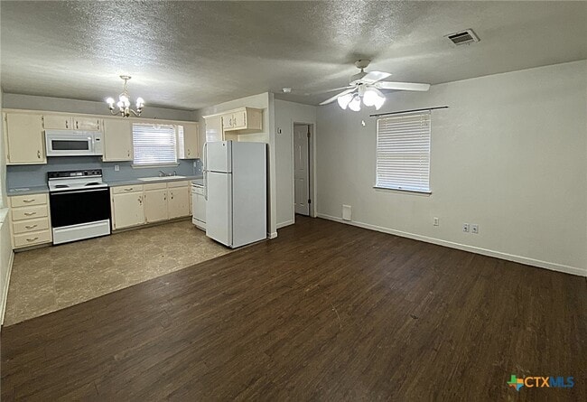 Photo - 1312 W Avenue D