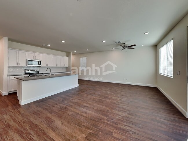 Photo - 831 Longwood Gdns St