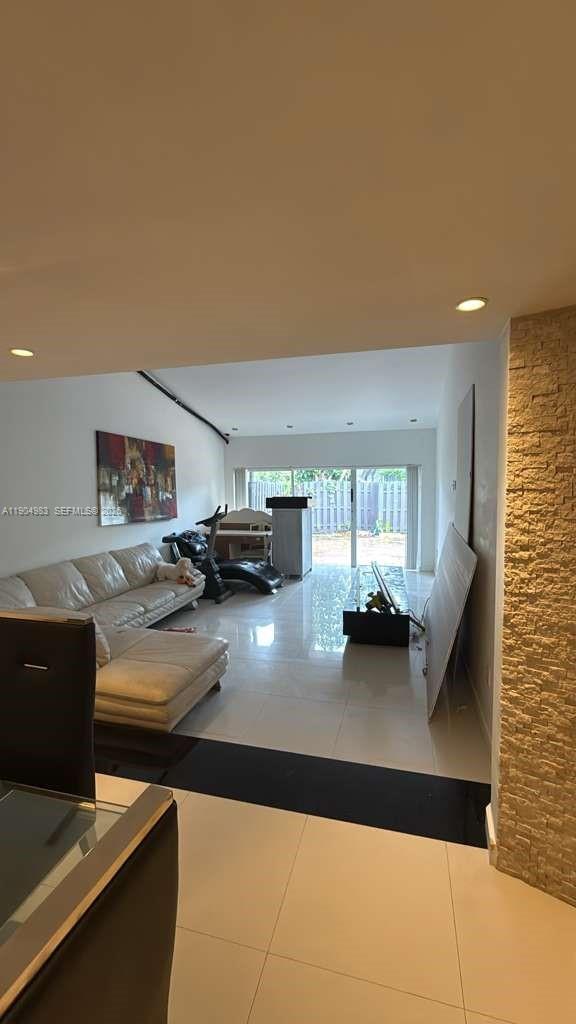 Photo - 546 NE 199th Ln