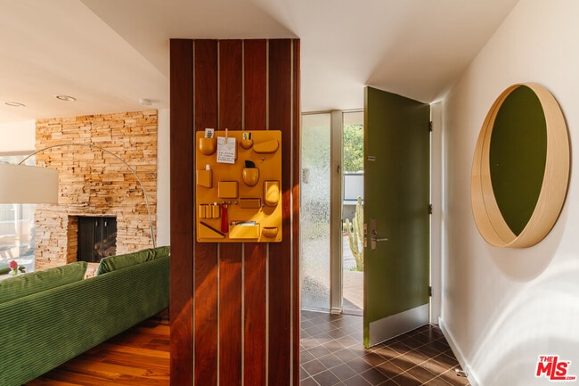 Photo - 9081 Wonderland Park Ave