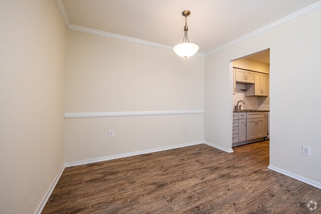 1BR, 1BA - 700SF - Dining Room