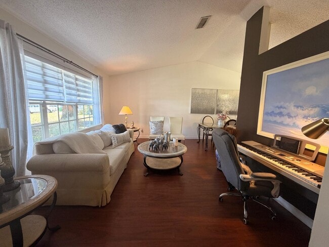 Photo - 1902 SW Aladdin St